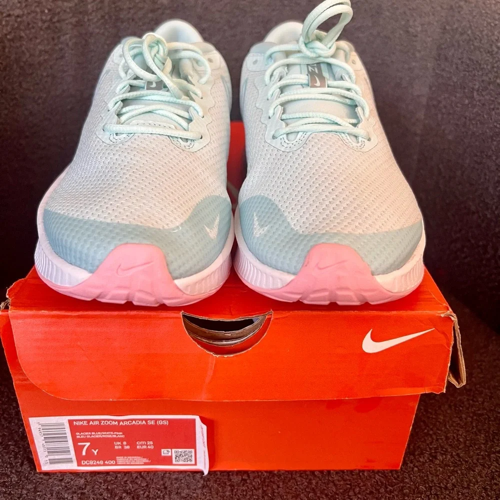 Brand New Nike Air Zoom Arcadia SE Kids Sneakers size 7 - Picture 2 of 10